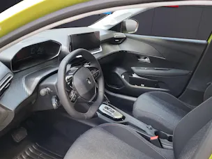 PEUGEOT 208 1.2 MHEV Style