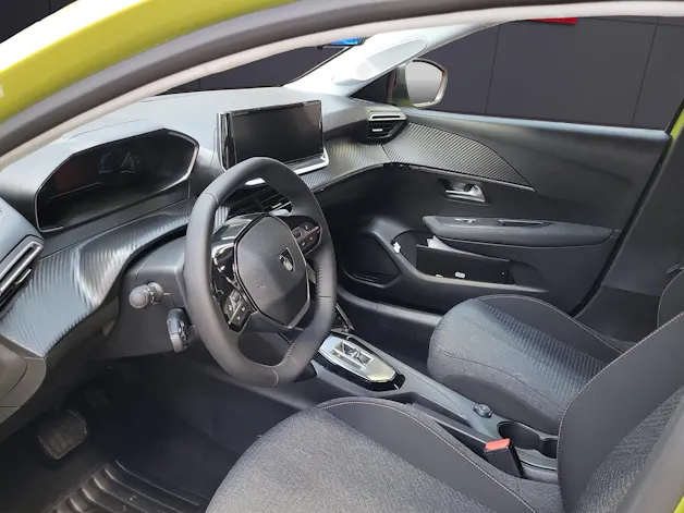 PEUGEOT 208 1.2 MHEV Style