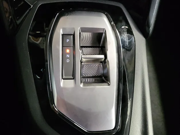 PEUGEOT 208 1.2 MHEV Style
