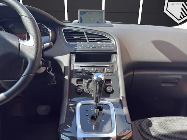 PEUGEOT 5008 1.6 THP 155 Allure