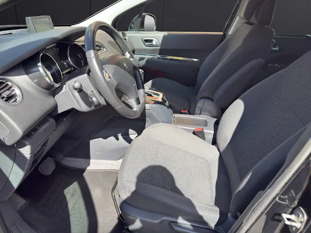 PEUGEOT 5008 1.6 THP 155 Allure