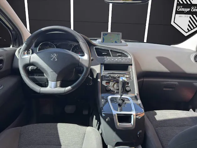 PEUGEOT 5008 1.6 THP 155 Allure