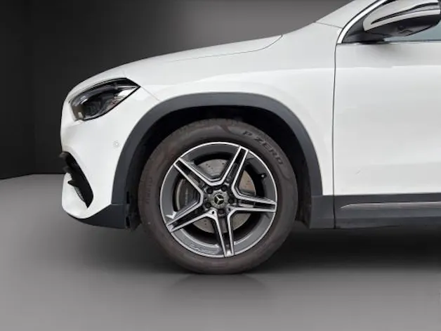 MERCEDES-BENZ GLA 250 AMG Line 4Matic