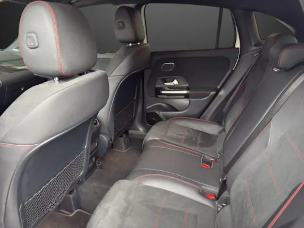 MERCEDES-BENZ GLA 250 AMG Line 4Matic