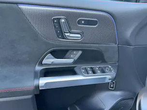 MERCEDES-BENZ EQB 300 AMG Line 4Matic