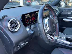 MERCEDES-BENZ EQB 300 AMG Line 4Matic