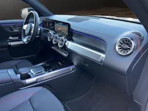 MERCEDES-BENZ EQB 300 AMG Line 4Matic
