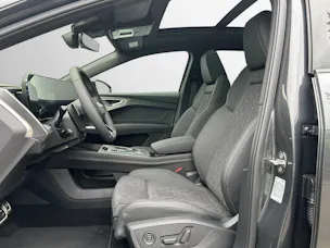 AUDI Q4 e-tron SUV quattro performance Swiss Ski
