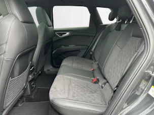 AUDI Q4 e-tron SUV quattro performance Swiss Ski