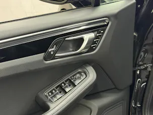 PORSCHE Macan S PDK