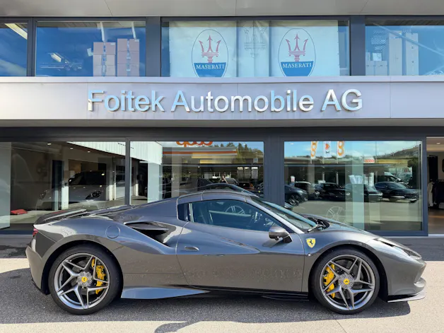 FERRARI F8 Spider