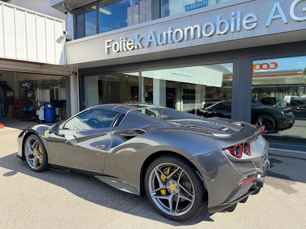 FERRARI F8 Spider