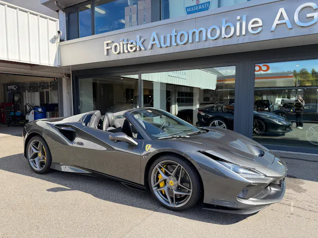 FERRARI F8 Spider