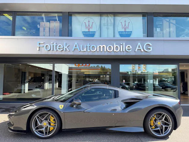 FERRARI F8 Spider