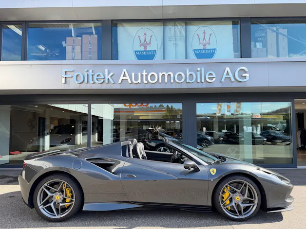 FERRARI F8 Spider