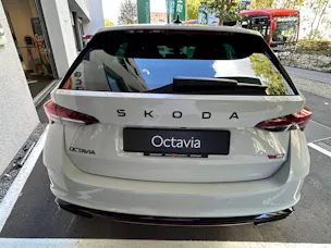 SKODA Octavia Combi 2.0 TSI DSG RS
