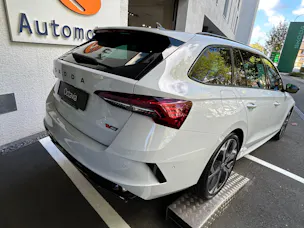 SKODA Octavia Combi 2.0 TSI DSG RS