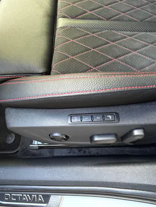 SKODA Octavia Combi 2.0 TSI DSG RS