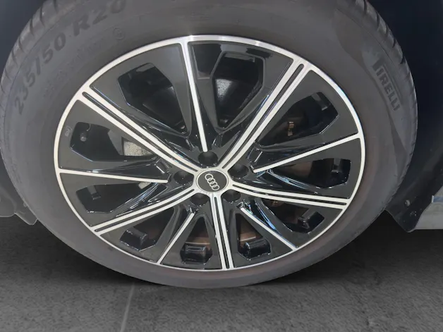 AUDI Q4 e-tron 50 quattro