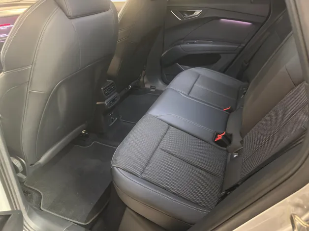 AUDI Q4 e-tron 50 quattro