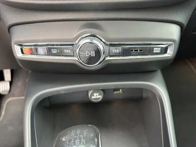 VOLVO XC40 T3 Momentum
