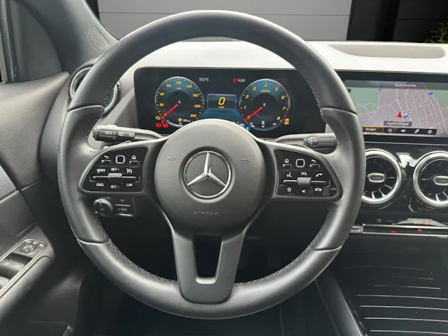 MERCEDES-BENZ GLA 200 Style