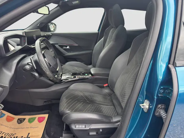 PEUGEOT 2008 1.2 Hybrid 145 GT
