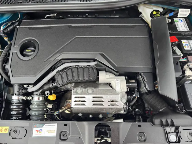 PEUGEOT 2008 1.2 Hybrid 145 GT