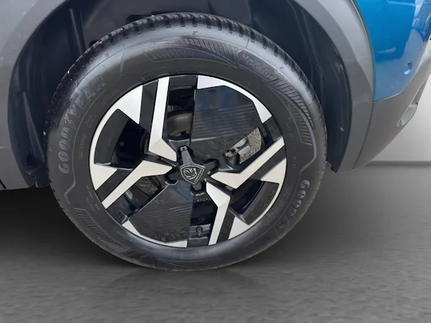 PEUGEOT 2008 1.2 Hybrid 145 GT