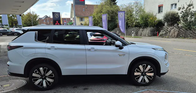 Mitsubishi Outlander 2.4 PHEV Intense 4WD Automatic