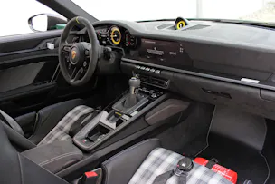 PORSCHE 911 GT3 RS Weissach-Paket BRITISH RACING GREEN