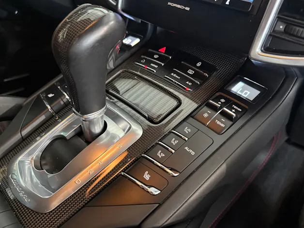 PORSCHE Cayenne GTS
