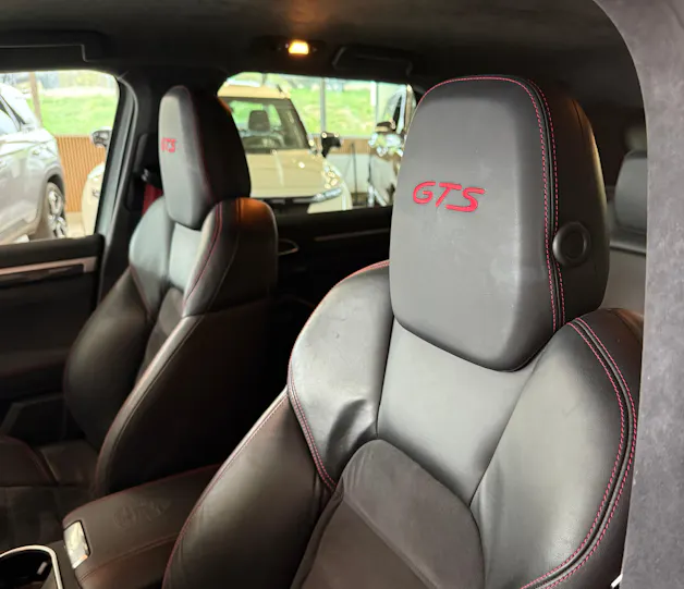 PORSCHE Cayenne GTS