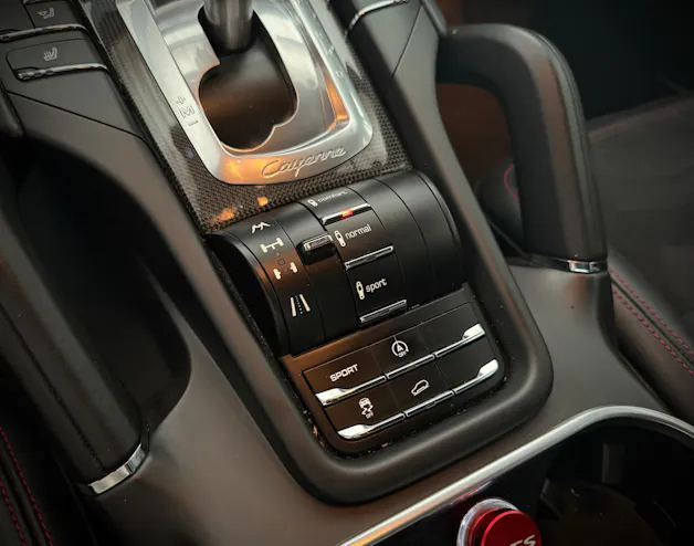 PORSCHE Cayenne GTS