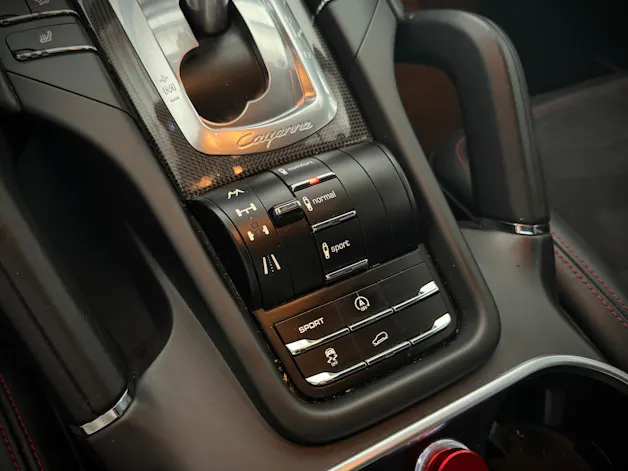PORSCHE Cayenne GTS