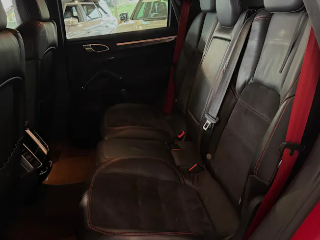 PORSCHE Cayenne GTS