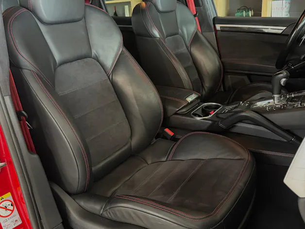 PORSCHE Cayenne GTS