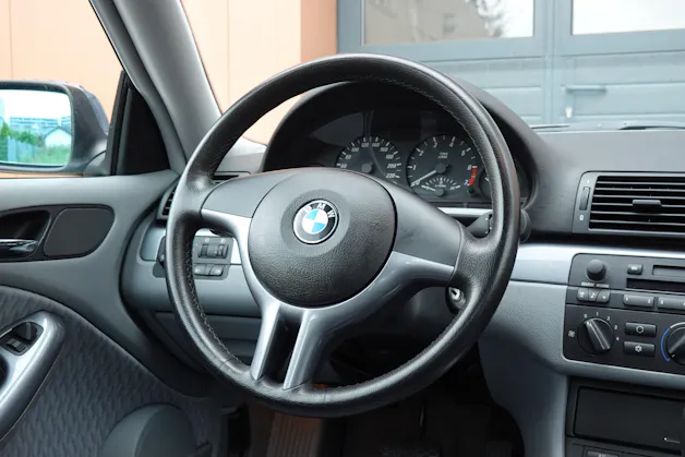 BMW 320Ci Coupé "* CH Auto * 8 Roues * 4 Vitres électriques * Voiture très propre *"