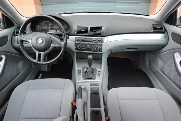 BMW 320Ci Coupé "* CH Auto * 8 Roues * 4 Vitres électriques * Voiture très propre *"