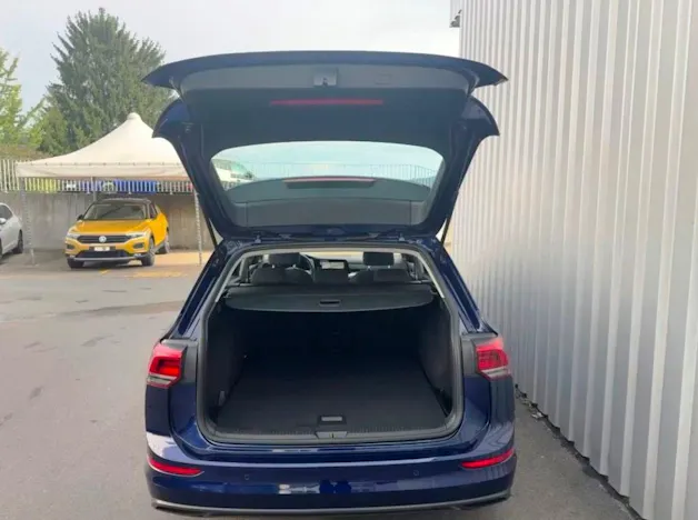VW Golf Variant 2.0 TDI Life DSG 4Motion