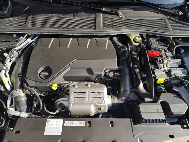 PEUGEOT 408 1.6 PHEV 225 GT