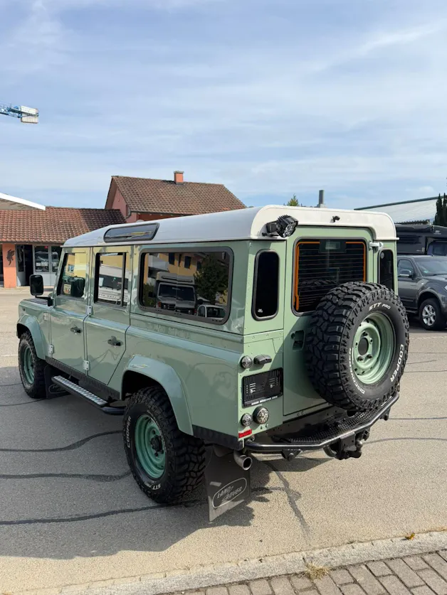 Land Rover Defender 110 2.2 TD4 Station Wagon Heritage