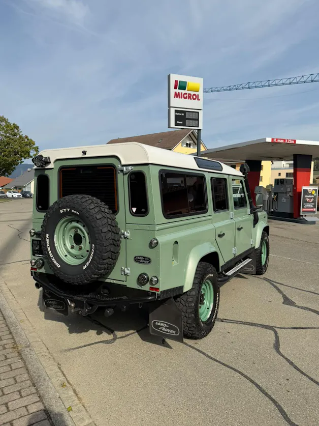 Land Rover Defender 110 2.2 TD4 Station Wagon Heritage
