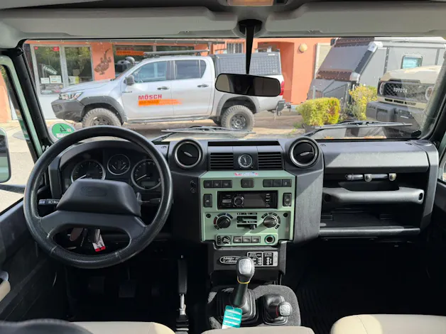 Land Rover Defender 110 2.2 TD4 Station Wagon Heritage