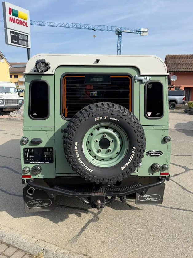 Land Rover Defender 110 2.2 TD4 Station Wagon Heritage