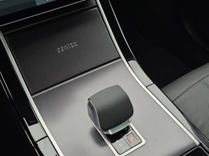 Fahrzeugbild LAND ROVER Range Rover Evoque 1.5 T 270e Hoxton Edition