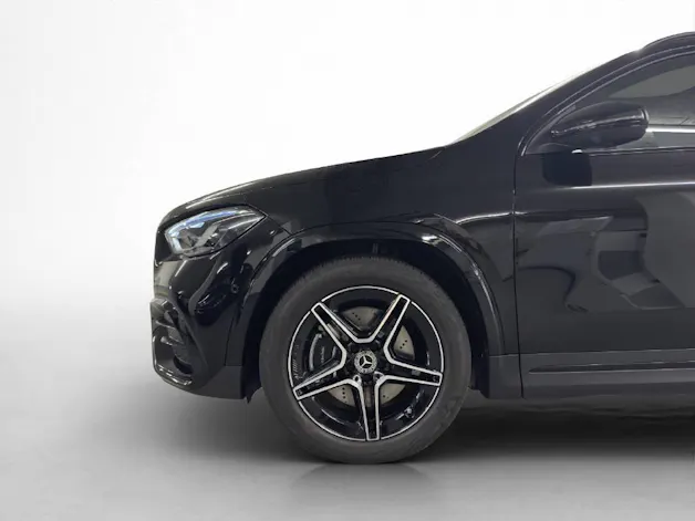 MERCEDES-BENZ GLA 250 AMG Line 4Matic Swiss Star