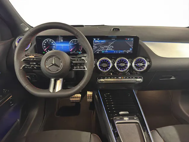 MERCEDES-BENZ GLA 250 AMG Line 4Matic Swiss Star