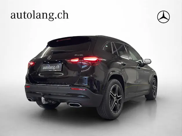 MERCEDES-BENZ GLA 250 AMG Line 4Matic Swiss Star