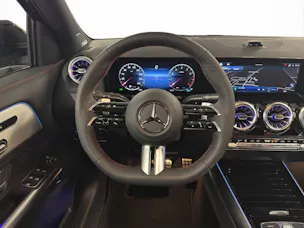 MERCEDES-BENZ GLA 250 AMG Line 4Matic Swiss Star